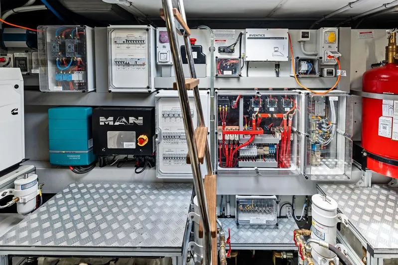 Club T Yacht Photos Pics 