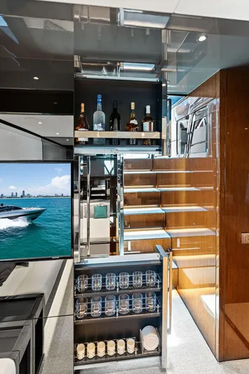 Club T Yacht Photos Pics 