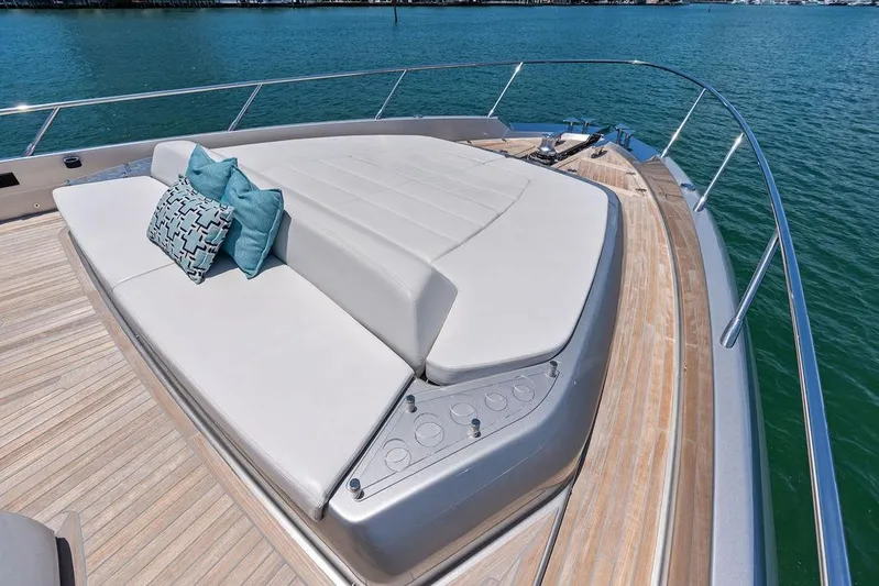 Club T Yacht Photos Pics 