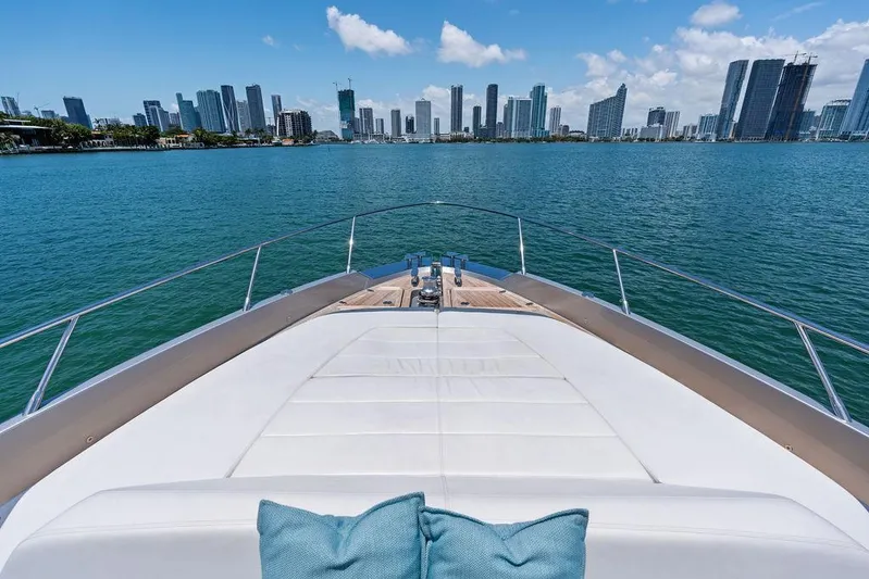 Club T Yacht Photos Pics 