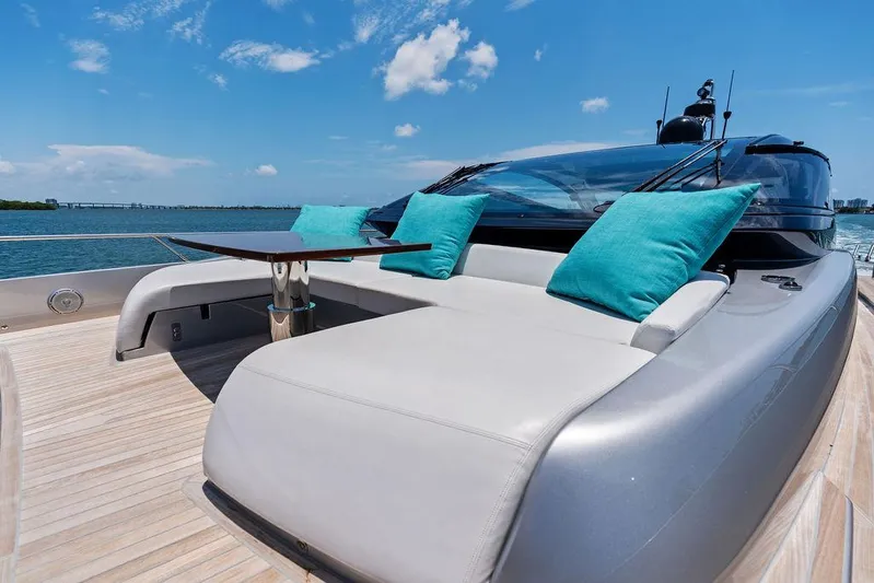 Club T Yacht Photos Pics 