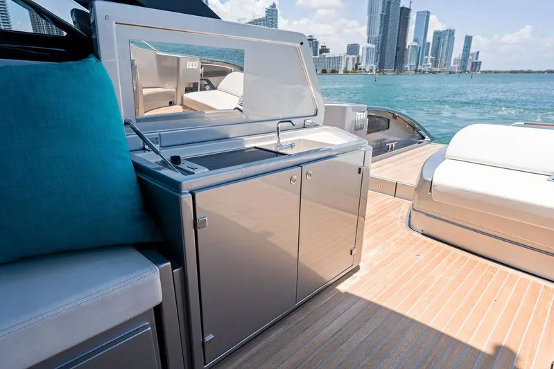 Club T Yacht Photos Pics 