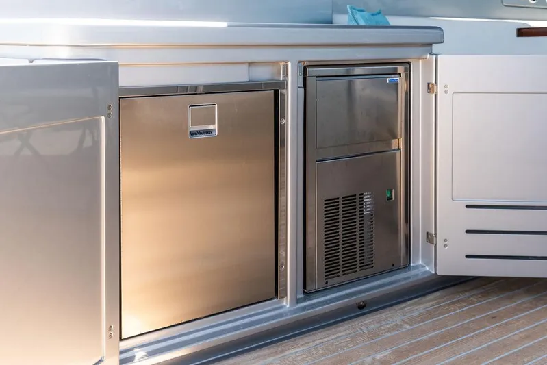 Club T Yacht Photos Pics 