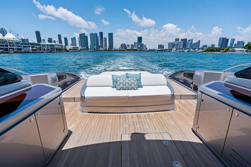 Club T Yacht Photos Pics 