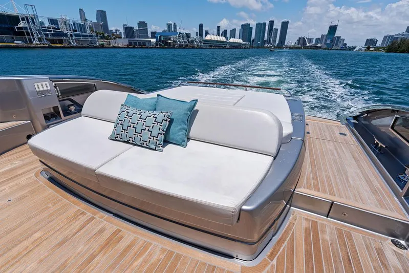 Club T Yacht Photos Pics 