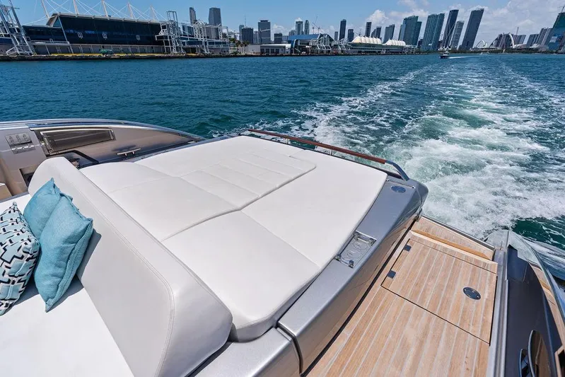 Club T Yacht Photos Pics 