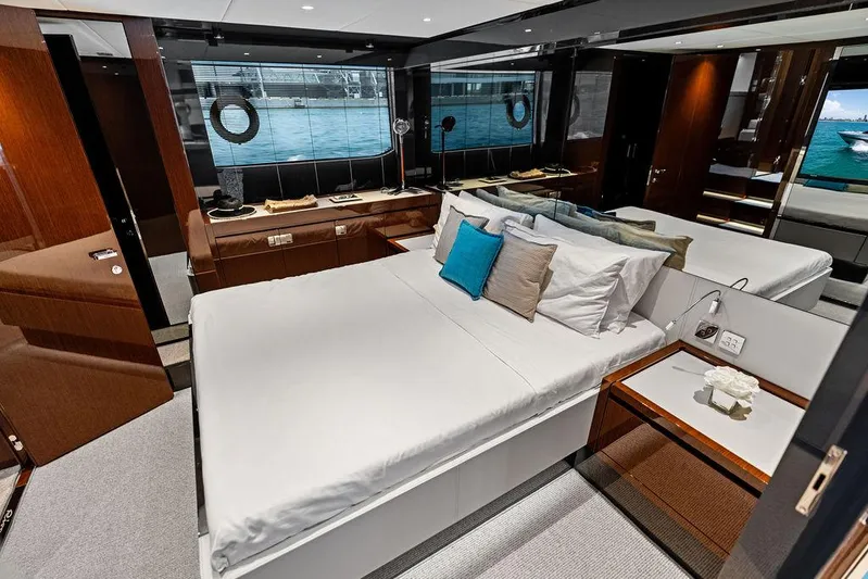 Club T Yacht Photos Pics 