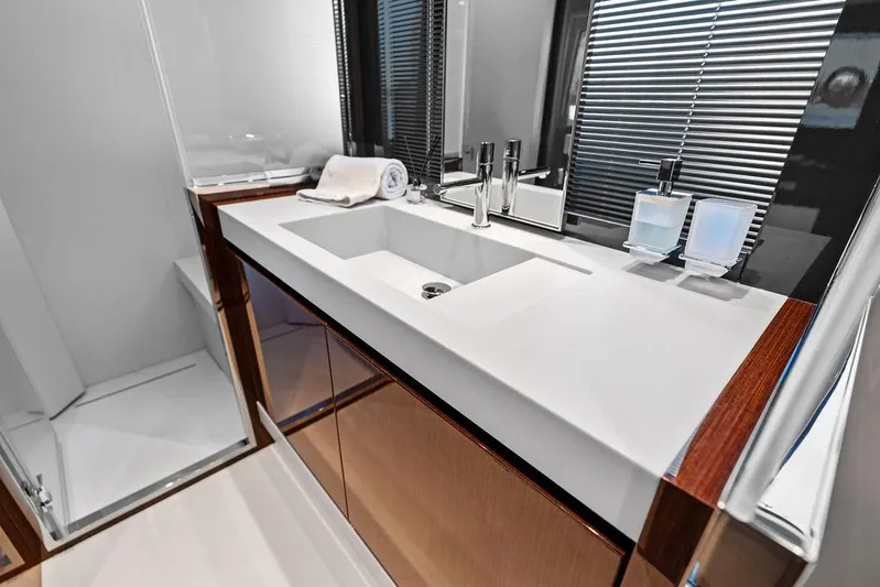 Club T Yacht Photos Pics 