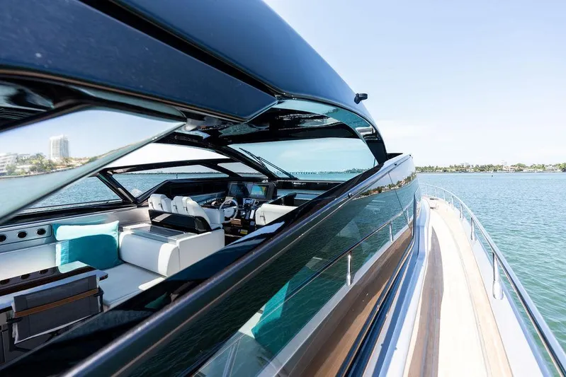 Club T Yacht Photos Pics 