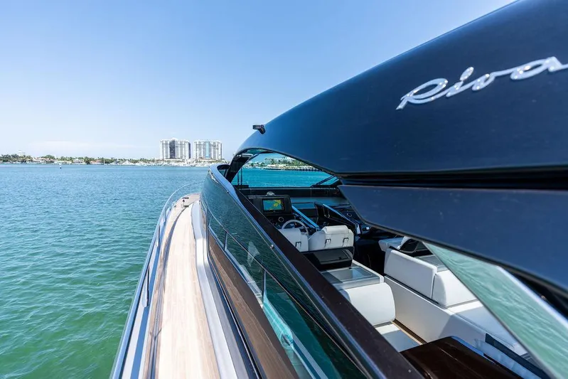 Club T Yacht Photos Pics 