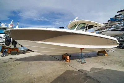 Boston Whaler 380 Outrage
