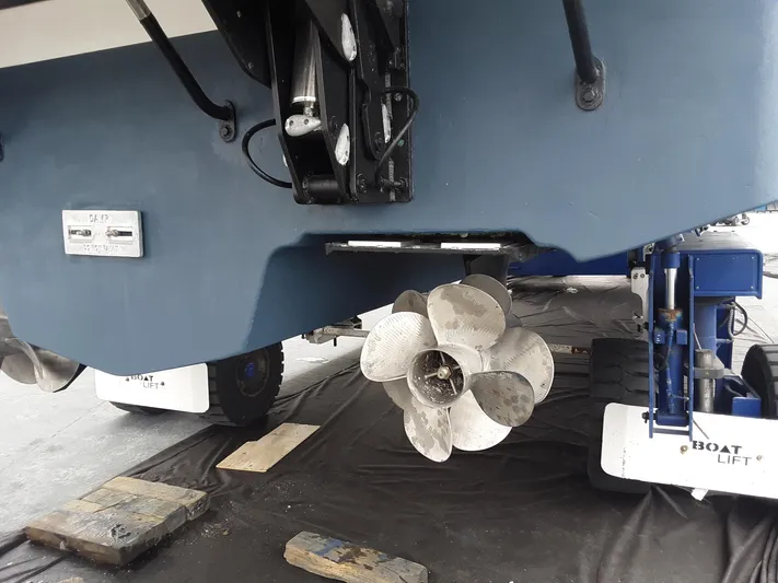 Happy Days Yacht Photos Pics 