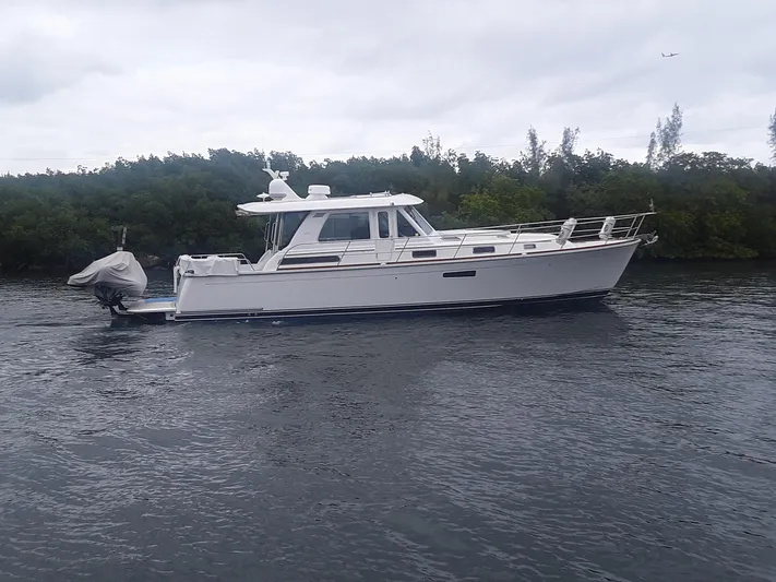 Happy Days Yacht Photos Pics 