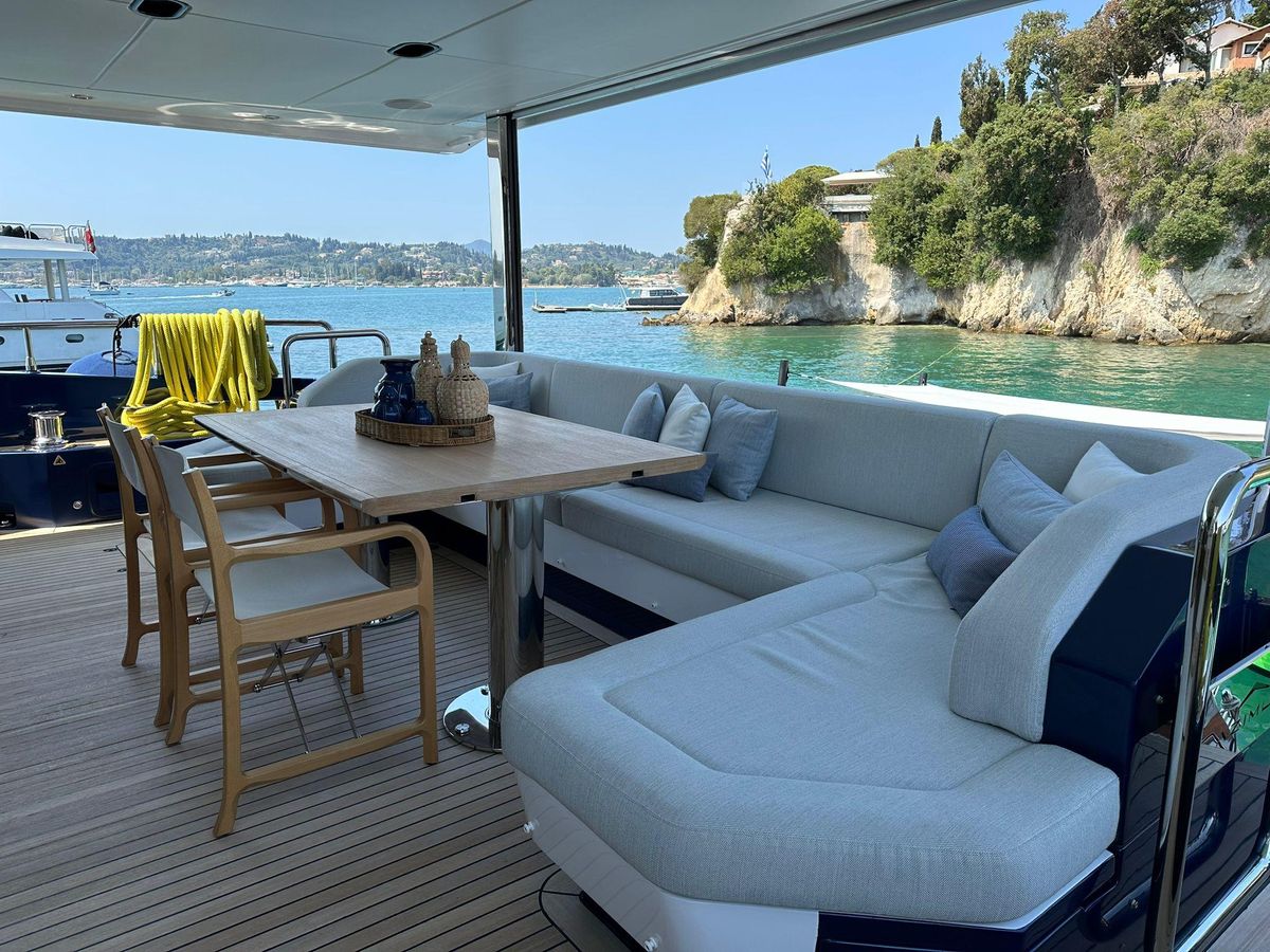 2023 Azimut 87 