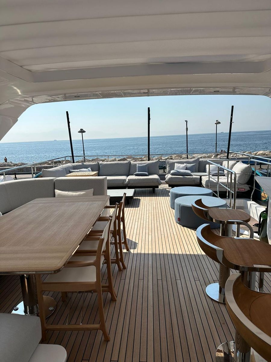 2023 Azimut 87 