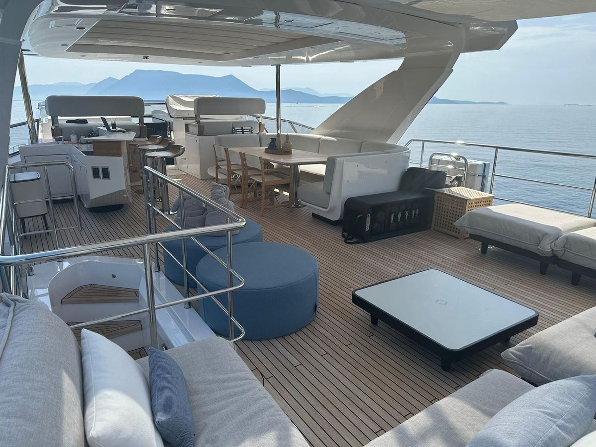 2023 Azimut 87 