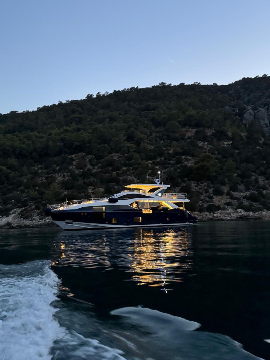 2023 Azimut 87 