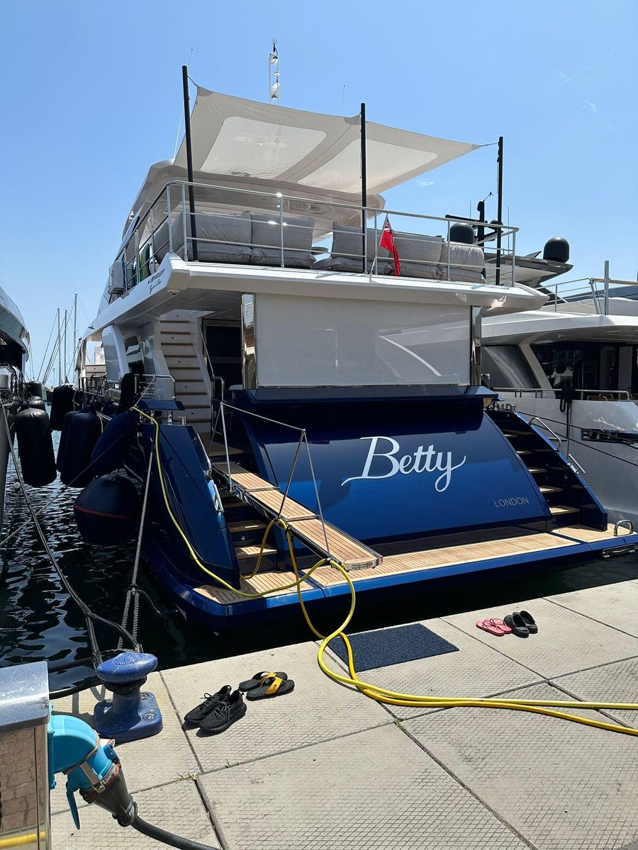 2023 Azimut 87 