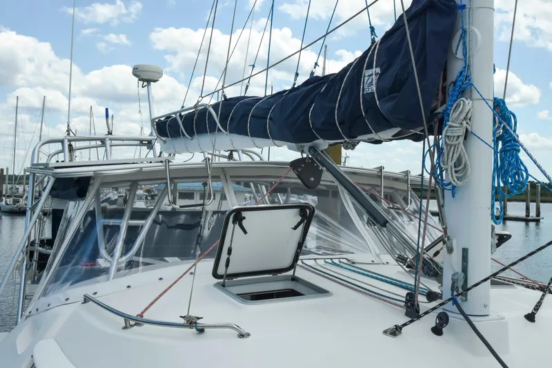 Sangaris Yacht Photos Pics 2005 Manta 42 MkII sailboat deck with rigging and open hatch.