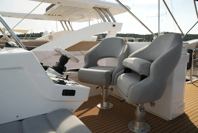  Yacht Photos Pics Luxury helm seating on 2017 Sunseeker Manhattan 66 yacht, featuring sleek design and modern controls.