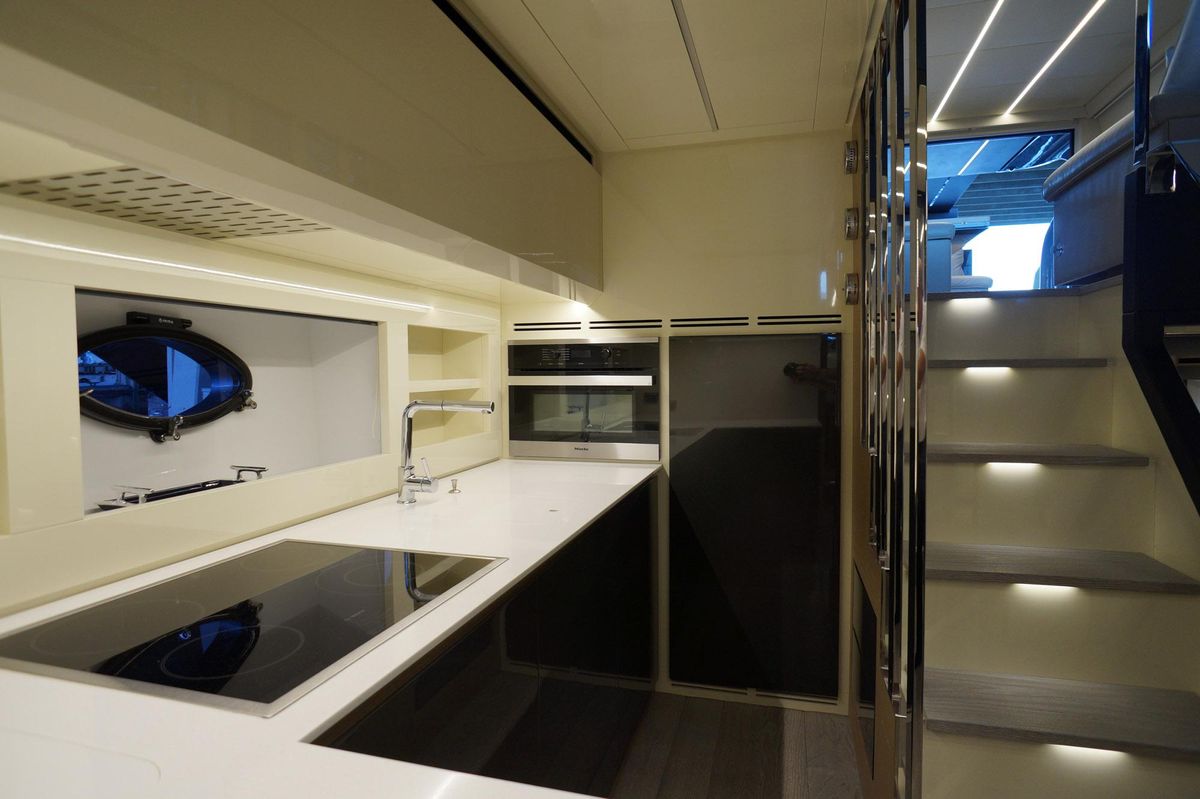 2016 Pershing 70 