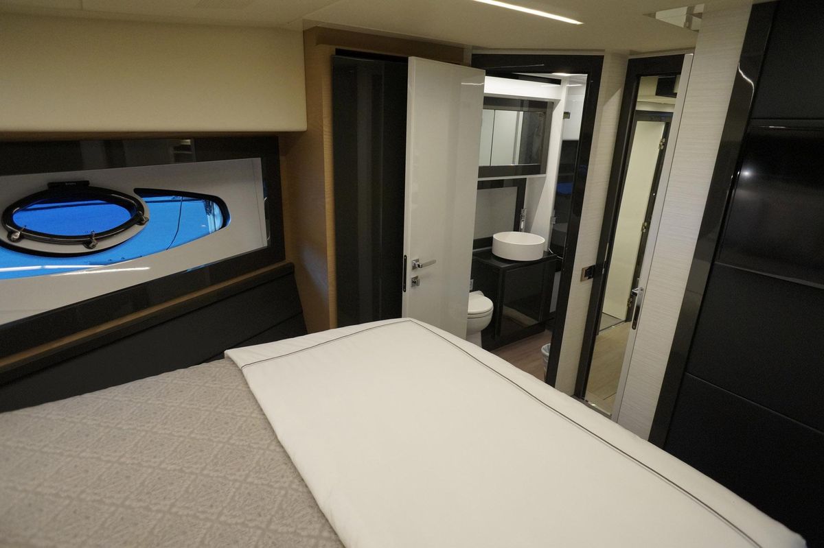 2016 Pershing 70 