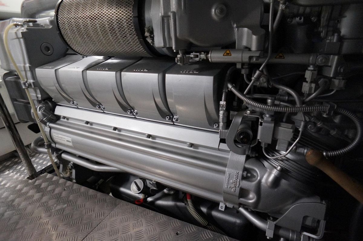 2016 Pershing 70 