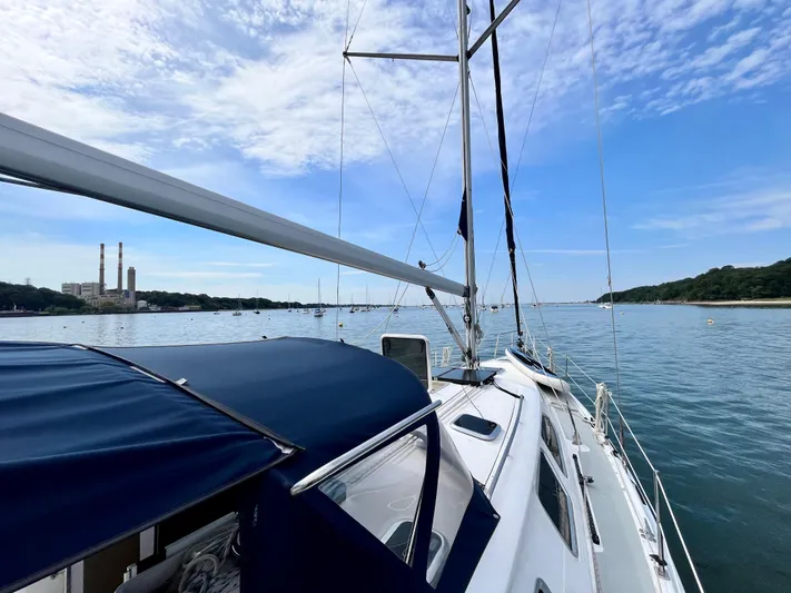 Mariah Yacht Photos Pics 2008 Hunter 41 Deck Salon sailboat on calm waters under a blue sky.