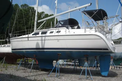 Hunter 41 Deck Salon