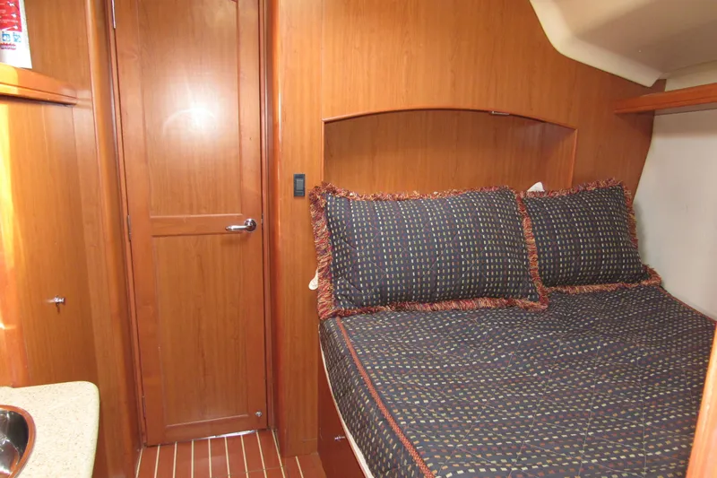Mariah Yacht Photos Pics 2008 Hunter 41 Deck Salon cabin with cozy bed and wooden interior.