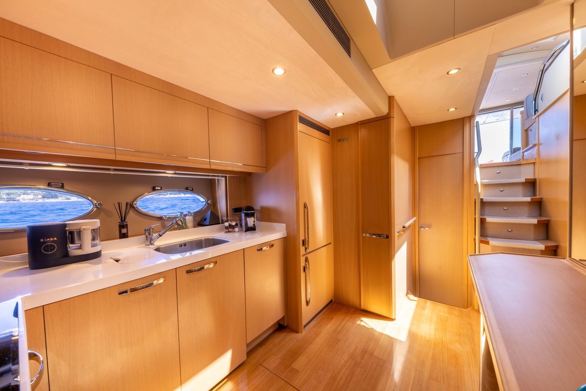 2008 Princess 71 