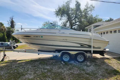 Sea Ray 215 Express Cruiser