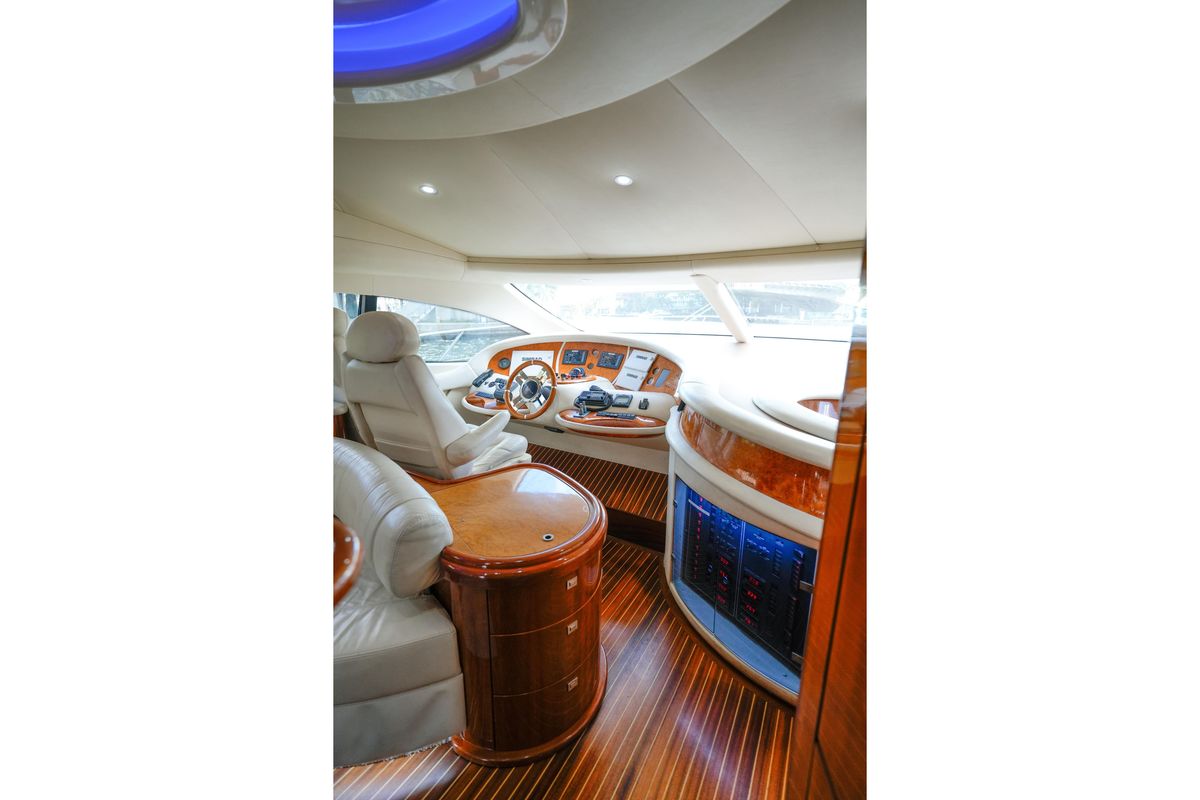 2007 Azimut 70 