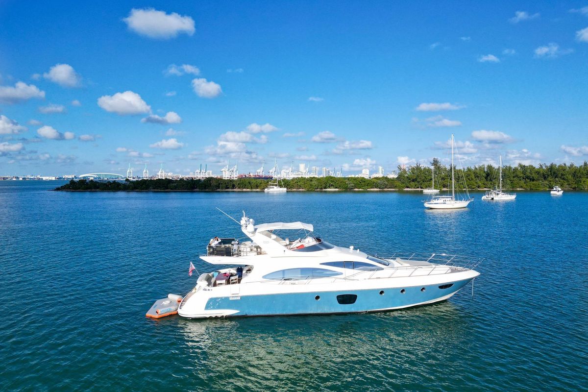 2007 Azimut 70 