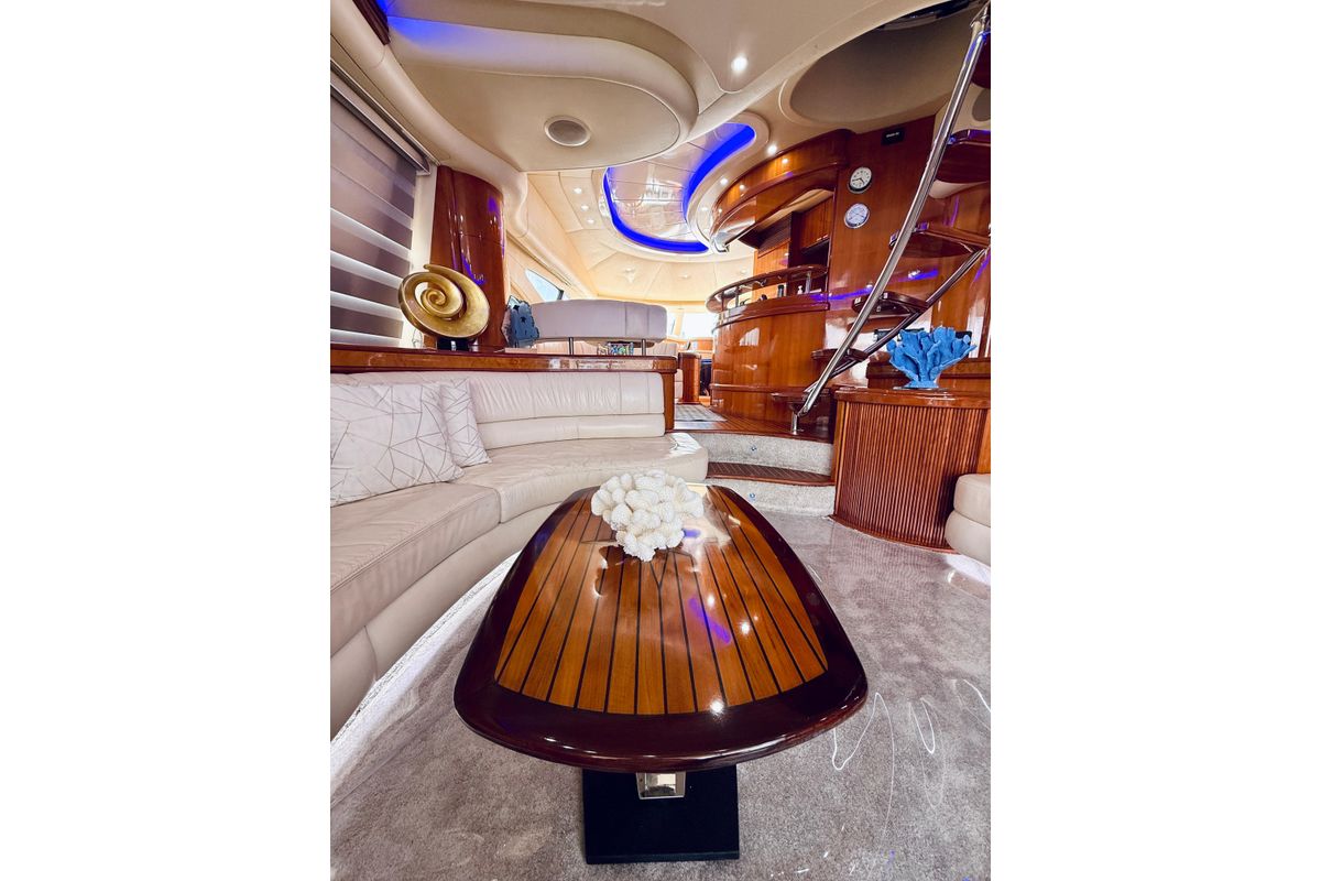 2007 Azimut 70 