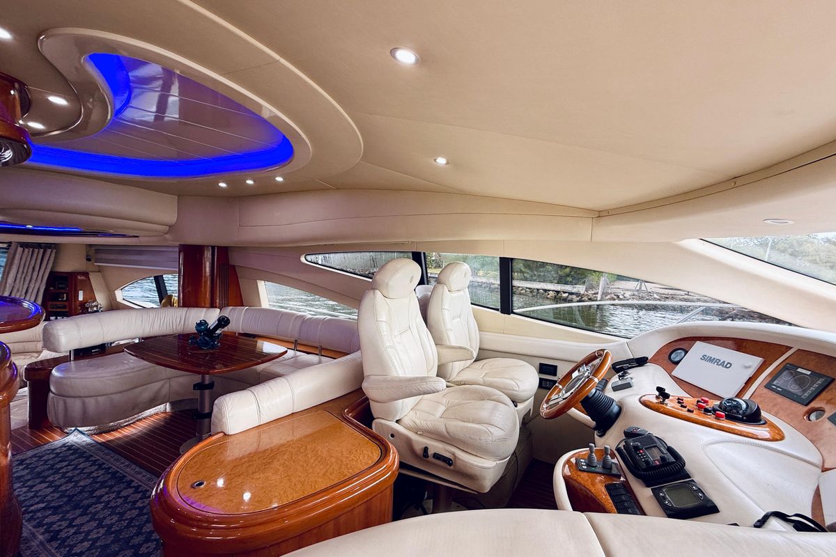 2007 Azimut 70 