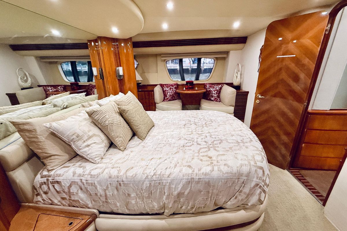 2007 Azimut 70 