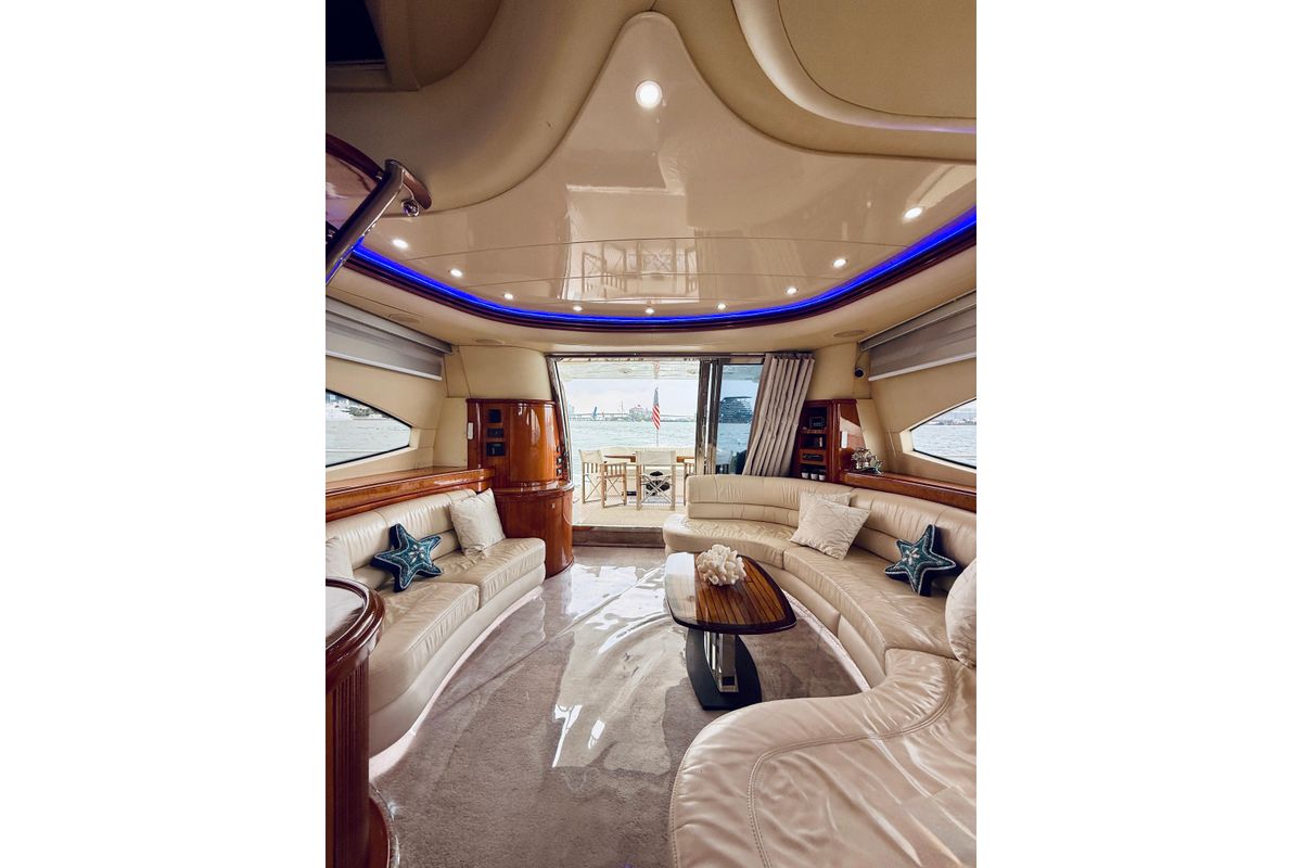 2007 Azimut 70 