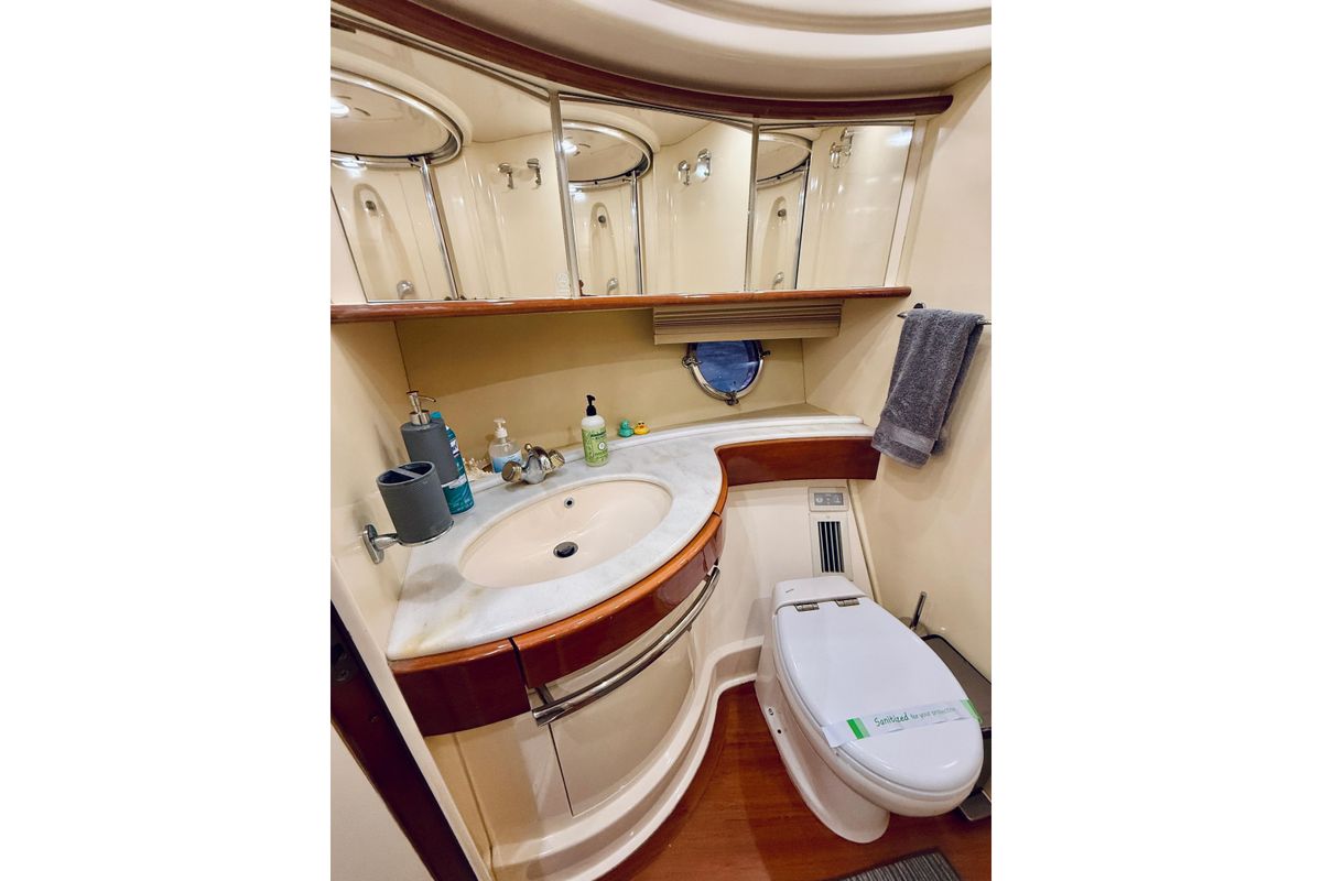 2007 Azimut 70 