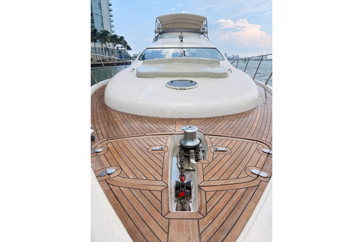 2007 Azimut 70 