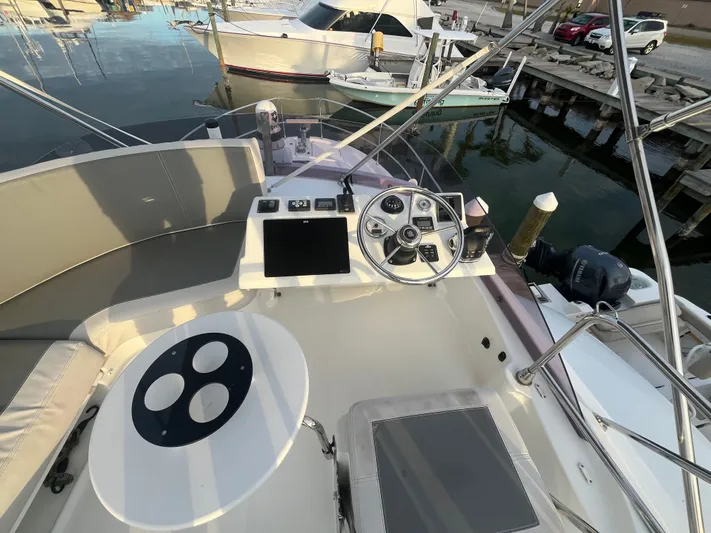 Isabelle Yacht Photos Pics Beneteau Swift Trawler 30 cockpit, 2016 model, featuring helm and seating area.