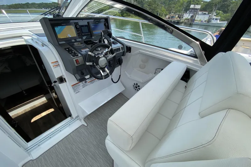  Yacht Photos Pics 2021 Cruisers Yachts 390 Express Coupe helm with modern navigation displays and plush seating.