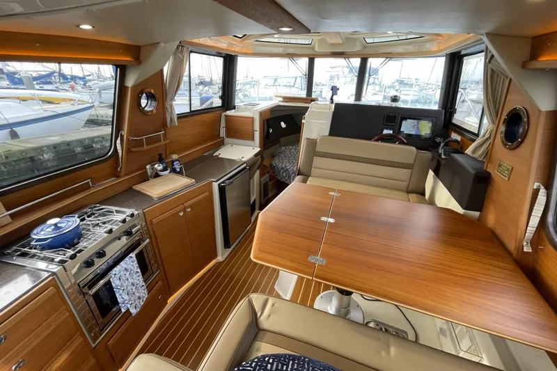 Poseidon&rsquo;s Lanai Yacht Photos Pics Salon 2