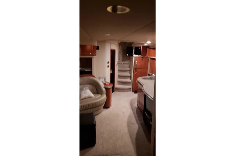  Yacht Photos Pics Interior of 1998 Sea Ray 540 Sundancer yacht with cozy seating and modern amenities.