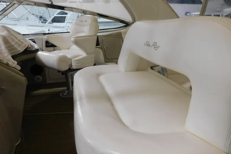  Yacht Photos Pics 1998 Sea Ray 540 Sundancer interior with white leather seating and helm chair.