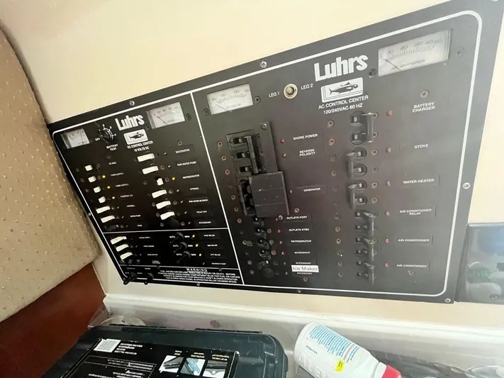 Silverback Yacht Photos Pics 