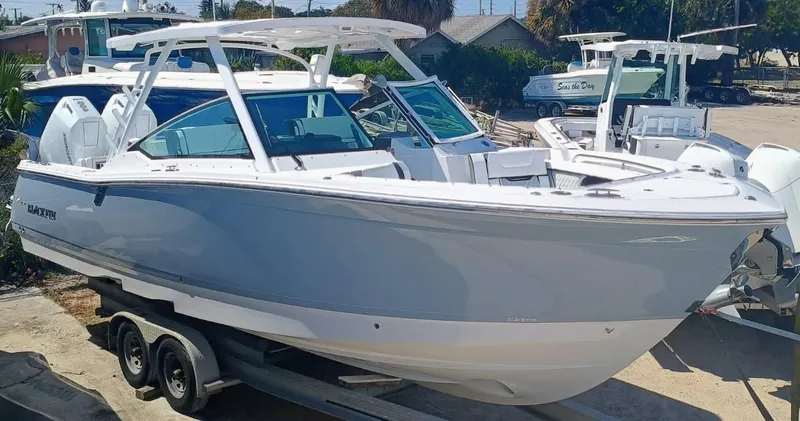 302-126 Yacht Photos Pics 