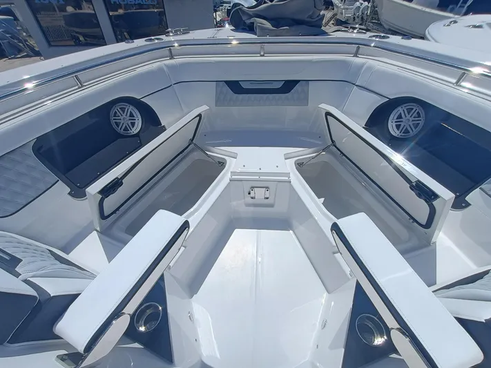 302-126 Yacht Photos Pics 2025 Blackfin 302 DC boat interior with open storage compartments and sleek seating.