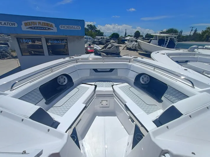 302-126 Yacht Photos Pics 2025 Blackfin 302 DC boat interior with seating, located at South Florida Yachts.