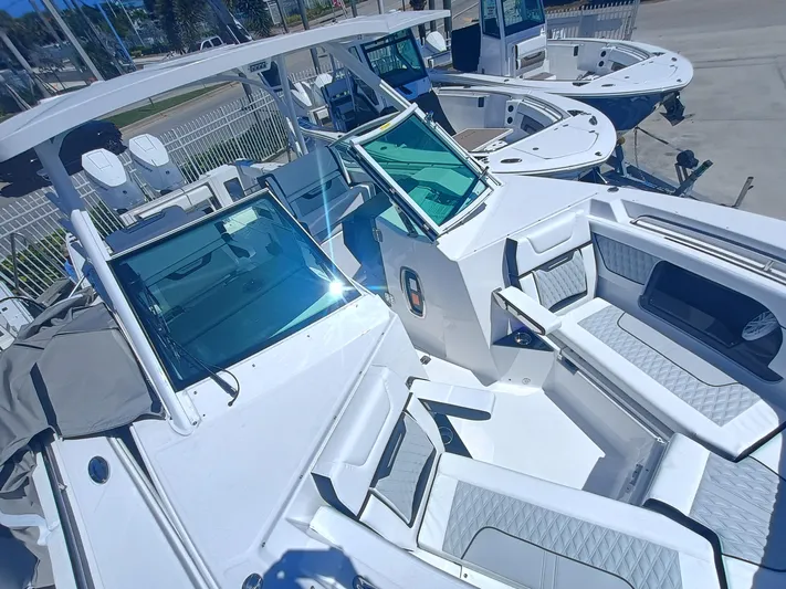 302-126 Yacht Photos Pics 2025 Blackfin 302 DC boat with sleek design and spacious seating area.